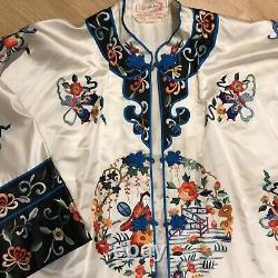 20th C Silk Vintage Chinese White Embroidered Figures + Flowers Silk Robe £700+