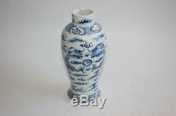 2 Pcs Antique Chinese Porcelain Blue and White Dragon Vase with Lid Marks