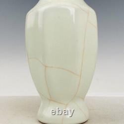 9.1 Chinese Old Porcelain Song dynasty guan kiln museum mark White glaze Vase