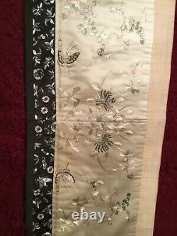 ANTIQUE 19/ 20th QI'ING CHINESE SILK EMBROIDERED PANEL HANGING FINE EMBROIDERY