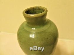 ANTIQUE CHINESE MING DYNASTY LONGQUAN CELADON PORCELAIN VASE With WOODEN STAND