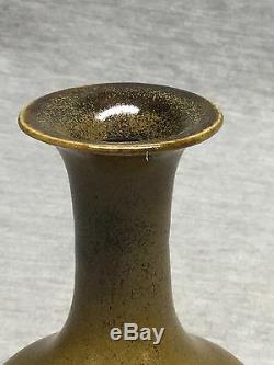 A Chinese Porcelain Tea dust Vase