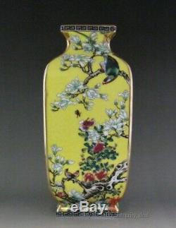 A Pair Perfect Chinese Porcelain Gilt Yellow Famille Rose Quartet Vases Mark