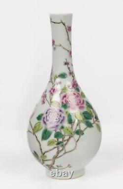 A chinese Famille Rose Porcelain Vase