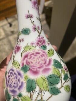 A chinese Famille Rose Porcelain Vase