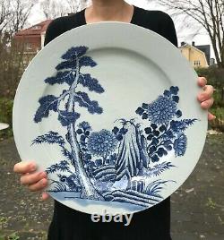 A large chinese charger in blue and white Yongzheng/Qianlong 38cm / 15 Inch