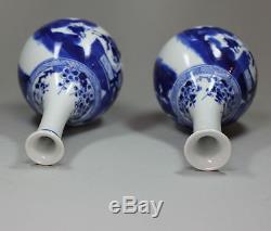 Antique Pair of Chinese blue and white vases, Kangxi (1662-1722)