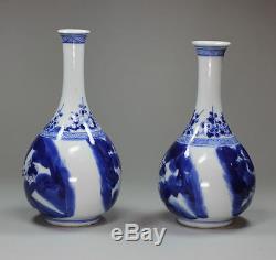 Antique Pair of Chinese blue and white vases, Kangxi (1662-1722)