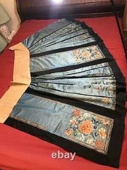 Beautiful Antique Qi'ing Chinese Hand Embroidered Women Silk Skirt Embroidery