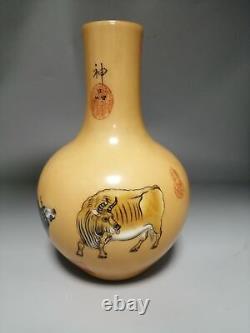 Chinese Color Porcelain Handmade Exquisite Cattle Vases 9003