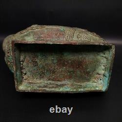 Chinese Rare Shang Zhou Handcrafted in old bronze Beast jar