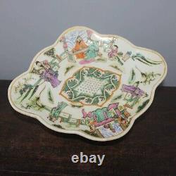 Chinese Vintage Late-Qing Famille Rose Petal Shape Porcelain Oriental Stem Plate