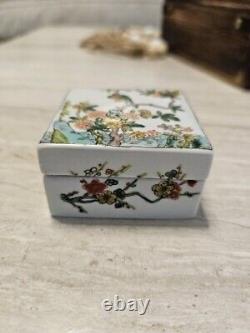 Chinese antique porcelain famille rose box Qing Dynasty