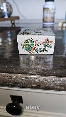 Chinese antique porcelain famille rose box Qing Dynasty