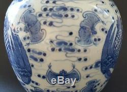 Chinese export blue & white vintage Victorian oriental antique bat vase