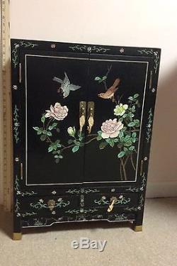 Chinese furniture, hand engraved and painted wooden lacquered cabinet