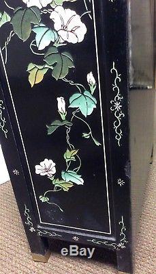 Chinese furniture, hand engraved and painted wooden lacquered cabinet