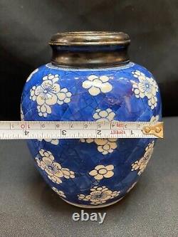 Qing, Chinese antique KangXi period blue and white ovoid porcelain jar/