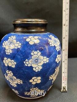 Qing, Chinese antique KangXi period blue and white ovoid porcelain jar/