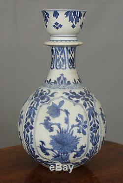 17ème Vase Chinois En Porcelaine Bleu Et Blanc 18ème Siècle