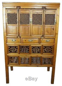 1850. Antique Chinois De Mariage Cabinet Elm Sculpté Panneaux Armoire Géométriques Accent