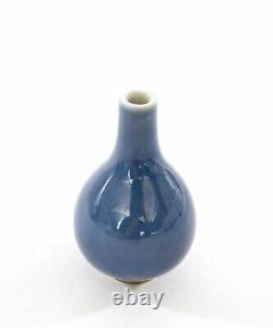 18ème Siècle Kangxi Chinois Bleu Monochrome Porcelaine Miniature Vase