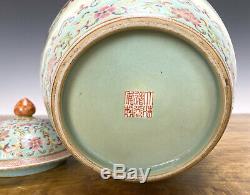 19 C. Chinois Qing Daoguang Famille Rose Figure Balustre Vase En Porcelaine Avec Couvercle