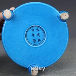 6.1 Brûleur d'encens en porcelaine chinoise Ming à émail bleu représentant un animal dragon à trois pieds