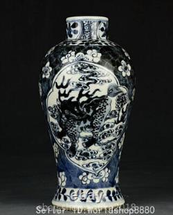8.4 Vase de porcelaine chinoise ancienne de la dynastie Qing, motif de prunier et de bête Kylin bleu et blanc