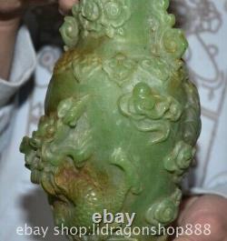9.2 Ancienne bouteille vase en jade vert chinois sculptée avec un dragon Fengshui statue