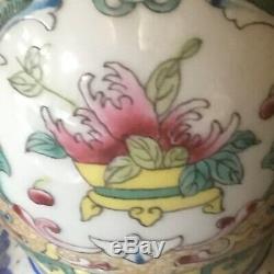 A Chinese Famille Rose Porcelaine Double Gourd Vase Marqué Qianlong