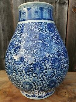 Ancien Vigneron Chinois Antique Bleu Et Blanc Zase Vase Chine