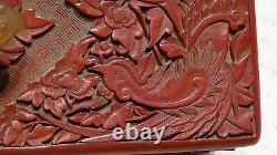 Antique 18c Chinese Red Cinnabar Longueur Box Phoenix Motif Avec Jade Horse