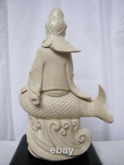 Antique 19ème Siècle Chinois Porcelaine Guanyin Riding Fish Statue. Avec Mark