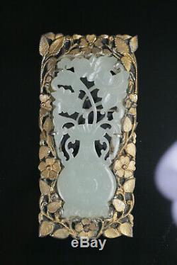 Antique Chinois 19thc Pâle Céladon Jade Flower Vase Plaque En Métal Doré Mont