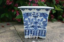Antique Chinois En Porcelaine Peinte À La Main Blue & White Dragon Flower Pot Carré