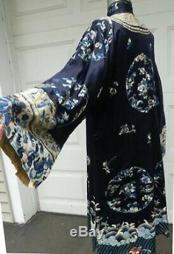 Antique Robe Brodée À La Main Chinoise De Soie Longue Robe