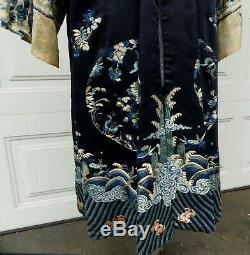 Antique Robe Brodée À La Main Chinoise De Soie Longue Robe