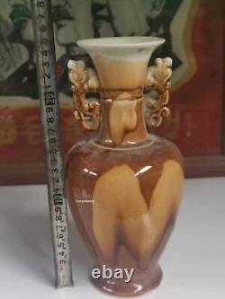 Antique chinoise de la République de Chine Vase pendentif à double oreille en sculpture marron de 9,8 pouces.