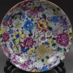Assiette en porcelaine chinoise antique marquée, à motif de fleurs colorées en émail doré Famille Rose