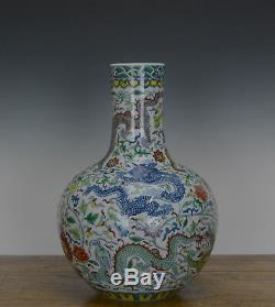 Beau Vase Chinois En Porcelaine Globulaire Dragon De Couleur 9 À Doucai