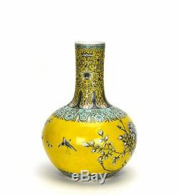 Beau Vase Floral Chinois En Porcelaine À Encre Noire Moulue Émaillée Jaune Avec Marque De Cachet
