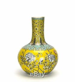 Beau Vase Floral Chinois En Porcelaine À Encre Noire Moulue Émaillée Jaune Avec Marque De Cachet