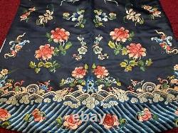 Beautiful Antique 19ème C Qi'ing Chinese Embroided Silk Femmes Robe Embroidery