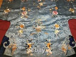 Beautiful Antique 19ème C Qi'ing Chinese Embroided Silk Femmes Robe Embroidery
