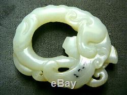 Belle 18 Finement Sculpté 19thc Dragon De Jade Blanc Chinois Pendentif Ex Musée
