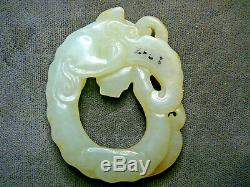 Belle 18 Finement Sculpté 19thc Dragon De Jade Blanc Chinois Pendentif Ex Musée