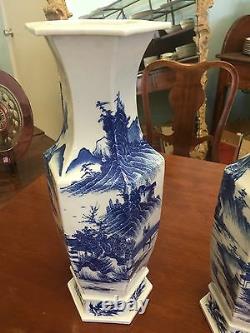 Belle Paire De Vases Antiques En Porcelaine Bleue Et Blanche Chinoise De 19c
