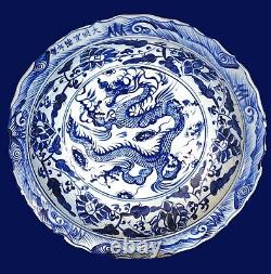 Belle assiette chinoise en porcelaine bleue cobalt de 15 pouces en excellent état