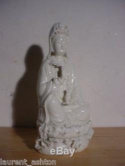 Blanc De Chine Statue En Porcelaine Chinoise Guanyin Kwanyin Quanyin Qing / 20ème